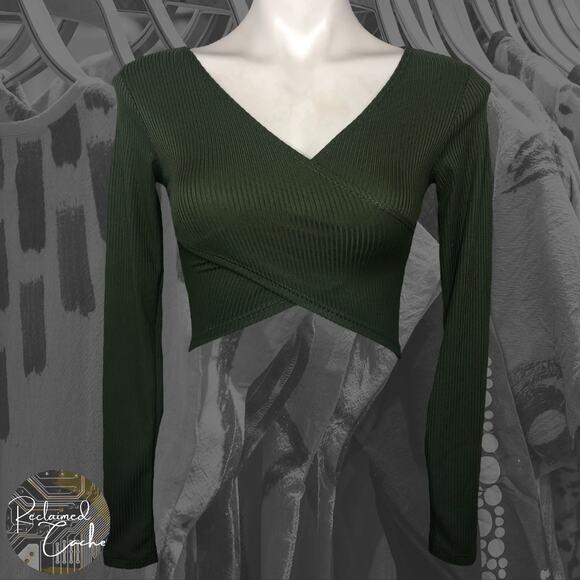 Top Chic Olive Criss Cross Crop Top - Size Small - Picture 1 of 8